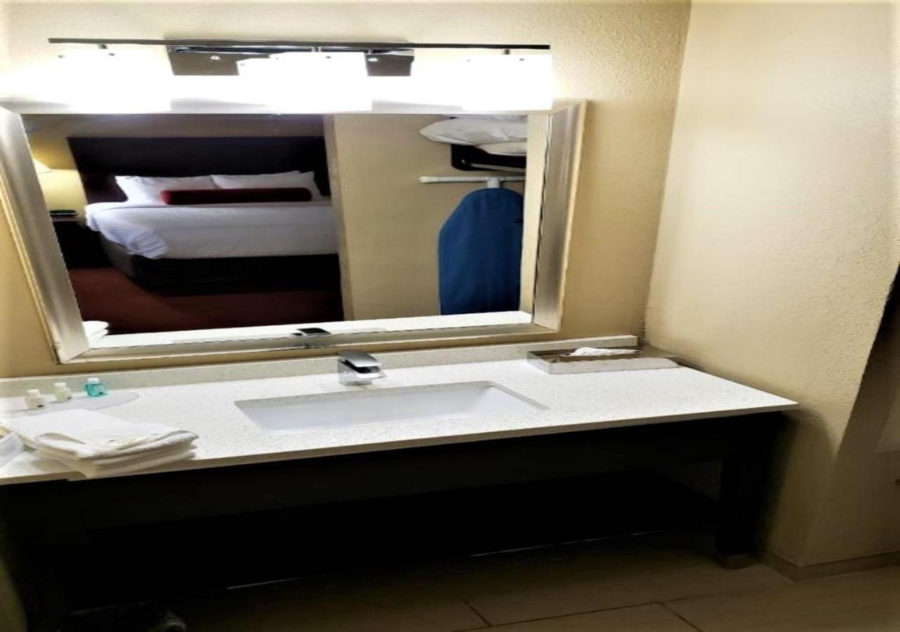 Quality Suites Nashville Airport Εξωτερικό φωτογραφία